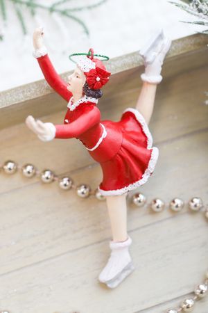 Ёлочная игрушка ФИГУРИСТКА В ПОЛЁТЕ, полистоун, 14 см, Winter Deco