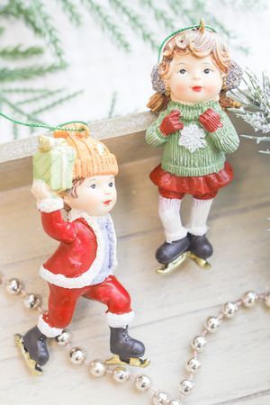 Набор ёлочных игрушек ДЕТИШКИ - ПРАЗДНИК НА КОНЬКАХ, полистоун, 10 см, 2 шт., Winter Deco