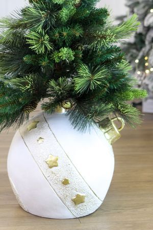 Подставка для ёлки НОВОГОДНИЙ ШАР, полистоун, белый, 40х38 см, диаметр ствола до 3.8 см, Winter Deco