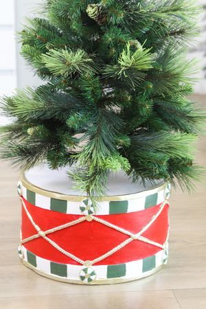 Подставка для ёлки ПРАЗДНИЧНЫЙ БАРАБАН, полистоун, 40х30 см, диаметр ствола до 3.8 см, Winter Deco