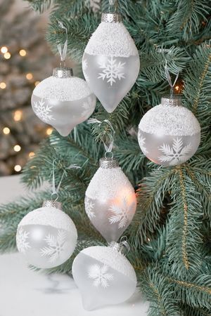 Набор ёлочных ПЭТ шаров и украшений МЕЛОДИИ ЗИМЫ,  прозрачный белый, 8 см, 6 шт., Winter Deco