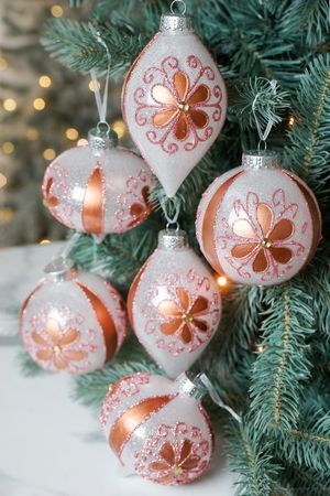 Набор ёлочных ПЭТ шаров и украшений ЦВЕТОЧНЫЙ МОТИВ,  белый, 10 см, 6 шт., Winter Deco