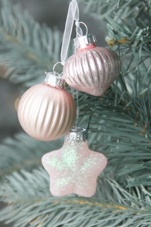 Ёлочное украшение-гроздь НОВОГОДНЯЯ ТЕРЦИЯ, стекло, шелковисто-розовая, 12 см, Winter Deco