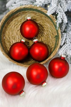 Набор стеклянных шаров матовых, цвет: красный, 80 мм, упаковка 6 шт., Winter Deco