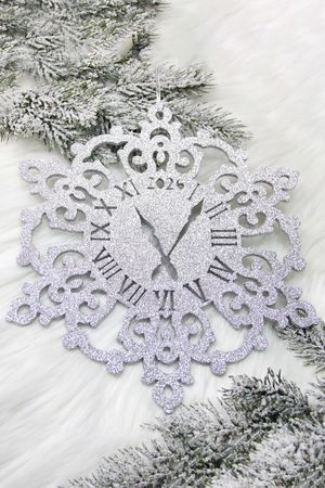 Игрушка для уличной елки Снежинка Куранты, серебряный, дерево, 25 см, МанузинЪ