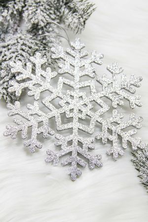 Деревянная елочная игрушка Снежинка - Морозная Геометрия, серебряная, 15 см, МанузинЪ