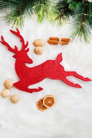 Елочное украшение ОЛЕНЬ с блестками, красный, пеноплекс, 30 см, МанузинЪ