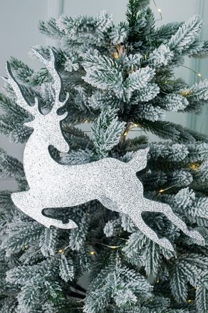 Елочное украшение ОЛЕНЬ с блестками, серебряный, пеноплекс, 30 см, МанузинЪ