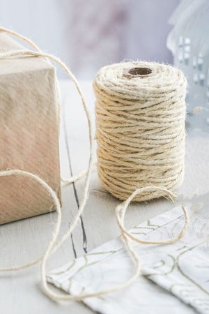 Джутовый шнур для декорирования УЮТНЫЙ ДЖУТ, белый, 2 мм*50 м, Купман Интернешнл (Koopman International)