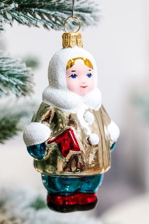 Ёлочная игрушка ДЕВОЧКА С ФЛАЖКОМ, 80 мм, стекло, Елочка