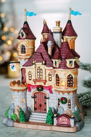 Старинный готический замок Ари, фарфор, подсветка, 23х17 см, Лемакс (Lemax)