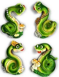 Символ года - ЗМЕЯ-магнит зеленая ЛЕСНАЯ, асс. 4, 7,5 см, Holiday Classics